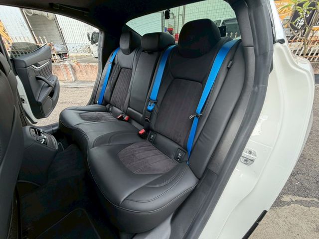 ★Maserati x 藤原浩★ 全球限量175台 原版件 原廠保養 配備~天窗/環景/車道維持/HK音響/電尾門  第5張相片