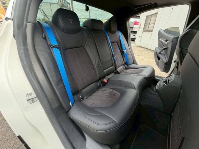 ★Maserati x 藤原浩★ 全球限量175台 原版件 原廠保養 配備~天窗/環景/車道維持/HK音響/電尾門  第7張相片