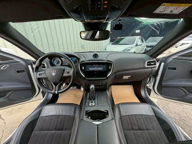 ★Maserati x 藤原浩★ 全球限量175台 原版件 原廠保養 配備~天窗/環景/車道維持/HK音響/電尾門  第8張相片