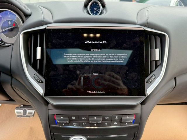 ★Maserati x 藤原浩★ 全球限量175台 原版件 原廠保養 配備~天窗/環景/車道維持/HK音響/電尾門  第10張相片