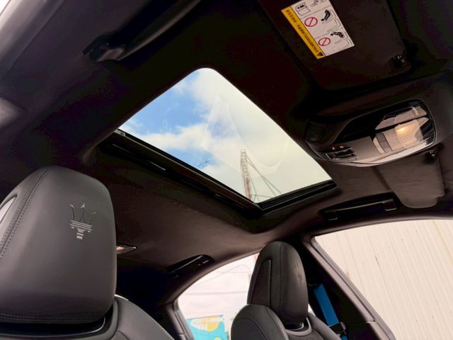★Maserati x 藤原浩★ 全球限量175台 原版件 原廠保養 配備~天窗/環景/車道維持/HK音響/電尾門  第17張相片