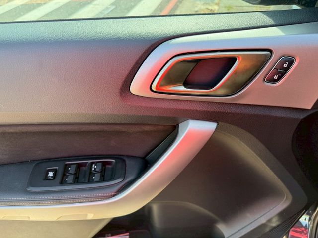 4X4 全能型 原廠保養 原版件 配備~定速/Apple Carplay/車道偏移/怠速熄火/胎壓偵測 (海佃店)  第16張相片