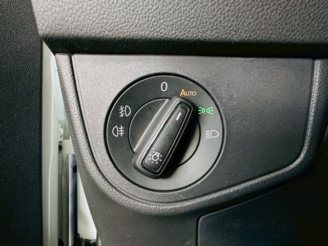 230 TSI LIFE 原版件 ACC/Apple CarPlay/車道偏移/無線充電板/LED頭燈 (北安店)  第16張相片