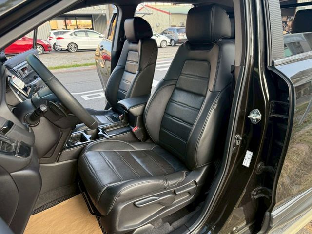 VTI-S 換檔撥片/I-KEY/ACC/Apple CarPlay/盲點/AUTO HOLD/倒車顯影 (海佃店)  第4張相片