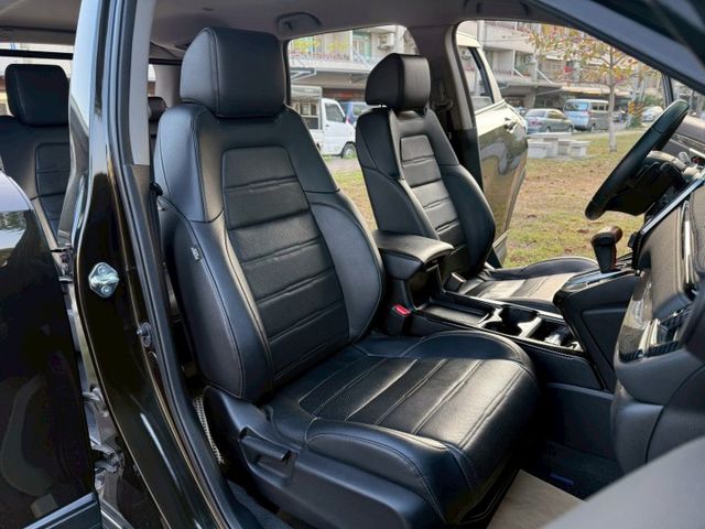 VTI-S 換檔撥片/I-KEY/ACC/Apple CarPlay/盲點/AUTO HOLD/倒車顯影 (海佃店)  第6張相片