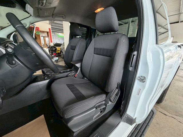 稀有單廂半座艙 4X4 TURBO 原版件 原廠保養  全速域輔助煞停系統 車道偏移輔助 (北安店)  第4張相片