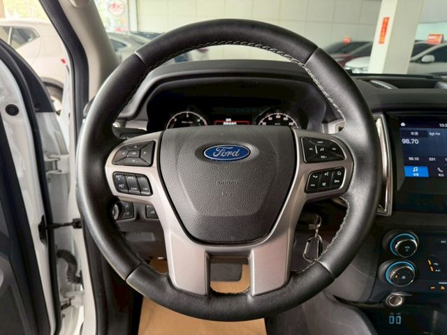 稀有單廂半座艙 4X4 TURBO 原版件 原廠保養  全速域輔助煞停系統 車道偏移輔助 (北安店)  第8張相片