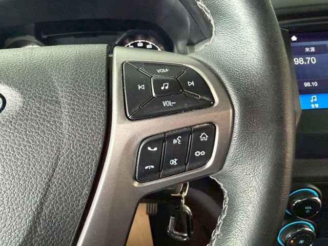 稀有單廂半座艙 4X4 TURBO 原版件 原廠保養  全速域輔助煞停系統 車道偏移輔助 (北安店)  第10張相片