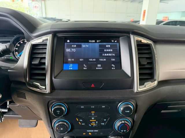 稀有單廂半座艙 4X4 TURBO 原版件 原廠保養  全速域輔助煞停系統 車道偏移輔助 (北安店)  第11張相片