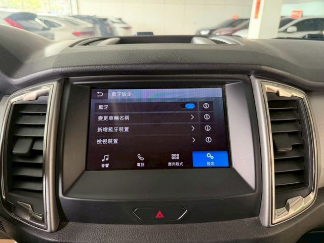 稀有單廂半座艙 4X4 TURBO 原版件 原廠保養  全速域輔助煞停系統 車道偏移輔助 (北安店)  第12張相片