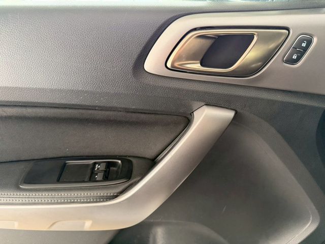 稀有單廂半座艙 4X4 TURBO 原版件 原廠保養  全速域輔助煞停系統 車道偏移輔助 (北安店)  第15張相片