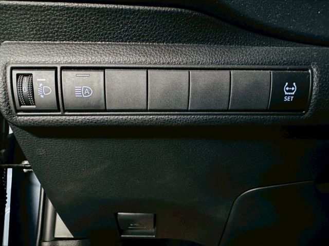 油電尊爵 原版件 原廠保固中 配備~I-KEY/ACC/車道偏移/盲點/倒車顯影/電動後視鏡 (北安店)  第14張相片