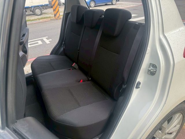 GLX 配備~I-KEY/摸門/定速/倒車顯影/恆溫空調/方向盤音響控制 (海佃店)  第4張相片