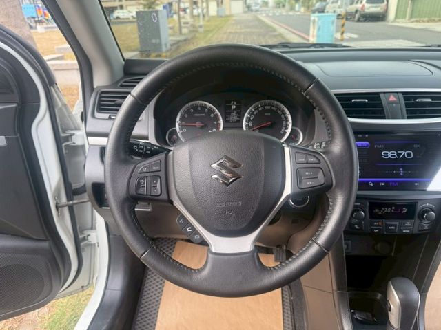 GLX 配備~I-KEY/摸門/定速/倒車顯影/恆溫空調/方向盤音響控制 (海佃店)  第8張相片