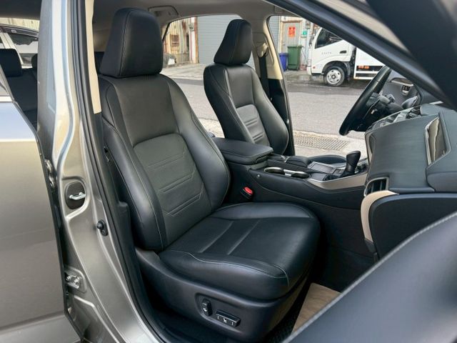 頂級版 原版件 雙通風椅/前後座加熱座椅/天窗/換檔撥片/HUD/環景/盲點/電尾門 (海佃店)  第5張相片