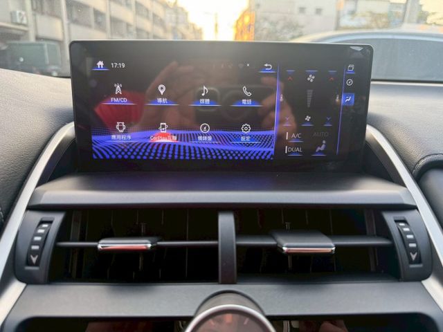 頂級版 原版件 雙通風椅/前後座加熱座椅/天窗/換檔撥片/HUD/環景/盲點/電尾門 (海佃店)  第10張相片