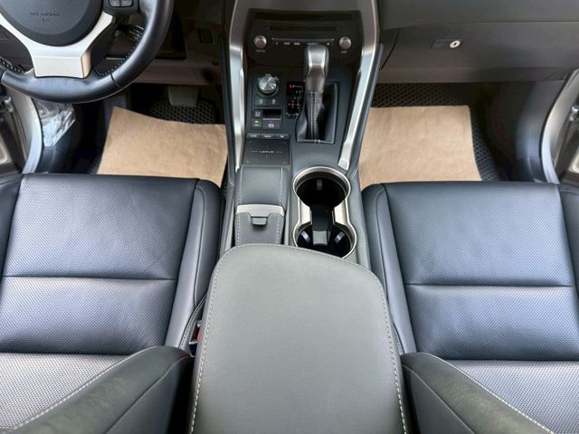 頂級版 原版件 雙通風椅/前後座加熱座椅/天窗/換檔撥片/HUD/環景/盲點/電尾門 (海佃店)  第12張相片