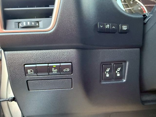 頂級版 原版件 雙通風椅/前後座加熱座椅/天窗/換檔撥片/HUD/環景/盲點/電尾門 (海佃店)  第13張相片