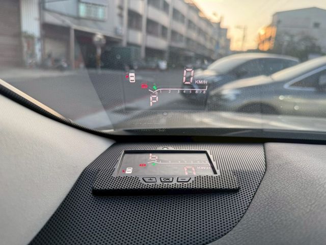 頂級版 原版件 雙通風椅/前後座加熱座椅/天窗/換檔撥片/HUD/環景/盲點/電尾門 (海佃店)  第14張相片