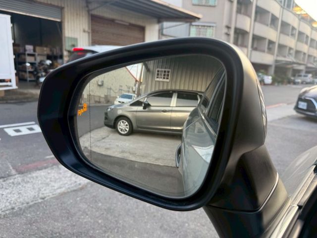 頂級版 原版件 雙通風椅/前後座加熱座椅/天窗/換檔撥片/HUD/環景/盲點/電尾門 (海佃店)  第15張相片