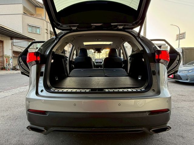 頂級版 原版件 雙通風椅/前後座加熱座椅/天窗/換檔撥片/HUD/環景/盲點/電尾門 (海佃店)  第18張相片