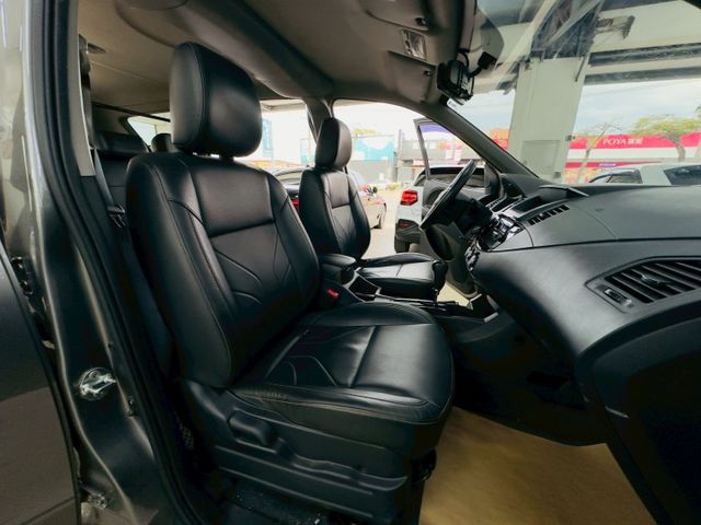 精緻型 原版件 配備~定速/電動後視鏡/循跡防滑/胎壓偵測/方向盤音響控制 (海佃店)  第5張相片