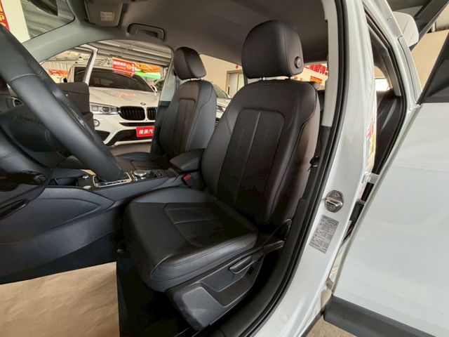 原版件 原廠保固 配備~I-KEY/ACC/Apple CarPlay/盲點/車道維持/倒車顯影/電尾門 (海佃店)  第4張相片