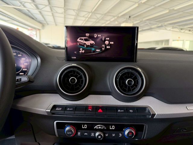 原版件 原廠保固 配備~I-KEY/ACC/Apple CarPlay/盲點/車道維持/倒車顯影/電尾門 (海佃店)  第10張相片