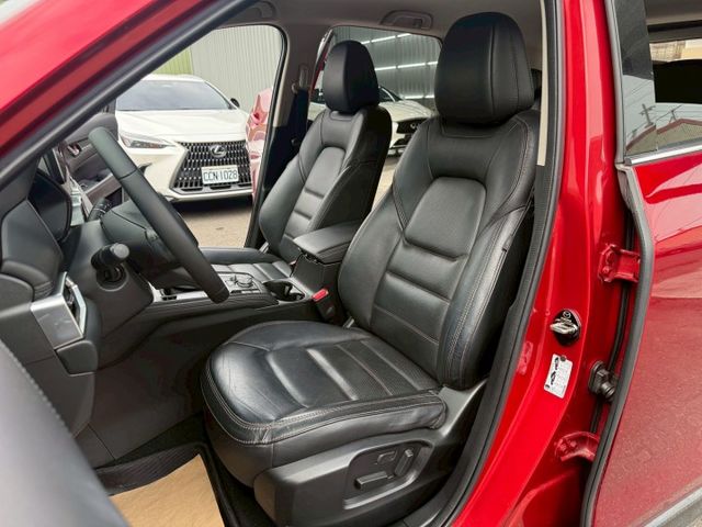 旗艦獻定版 配備~單電動椅/ACC/HUD/BOSE音響/Apple CarPlay/盲點/環景/電尾門 (海佃店)  第3張相片