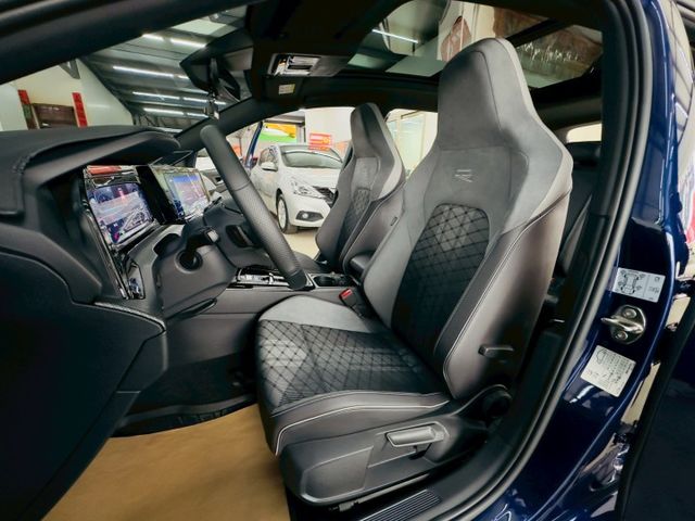 R-Line 原版件 原廠保固 配備~天窗/ACC/無線充電座/HK音響/HUD/電尾門 (北安店)  第3張相片