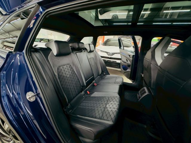 R-Line 原版件 原廠保固 配備~天窗/ACC/無線充電座/HK音響/HUD/電尾門 (北安店)  第6張相片