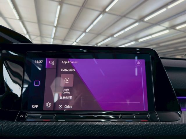 R-Line 原版件 原廠保固 配備~天窗/ACC/無線充電座/HK音響/HUD/電尾門 (北安店)  第11張相片