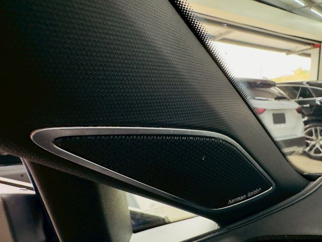 R-Line 原版件 原廠保固 配備~天窗/ACC/無線充電座/HK音響/HUD/電尾門 (北安店)  第13張相片