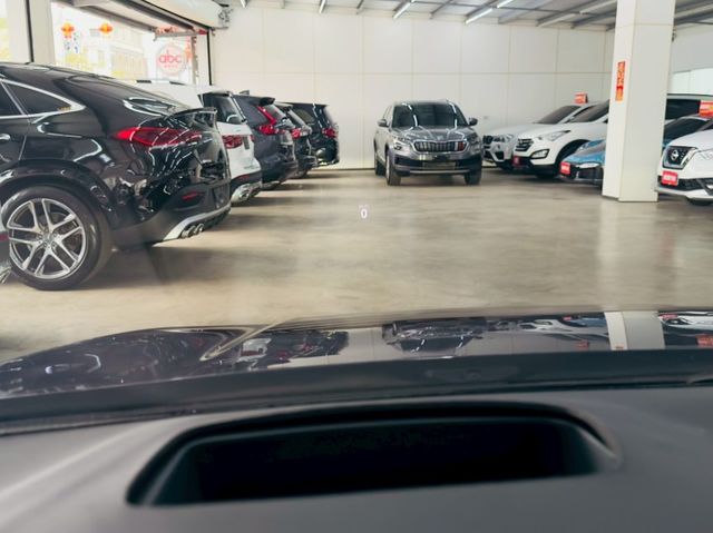 R-Line 原版件 原廠保固 配備~天窗/ACC/無線充電座/HK音響/HUD/電尾門 (北安店)  第14張相片