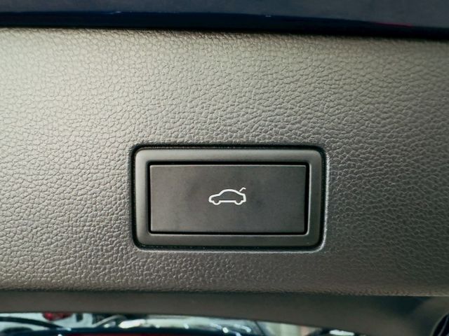 R-Line 原版件 原廠保固 配備~天窗/ACC/無線充電座/HK音響/HUD/電尾門 (北安店)  第16張相片