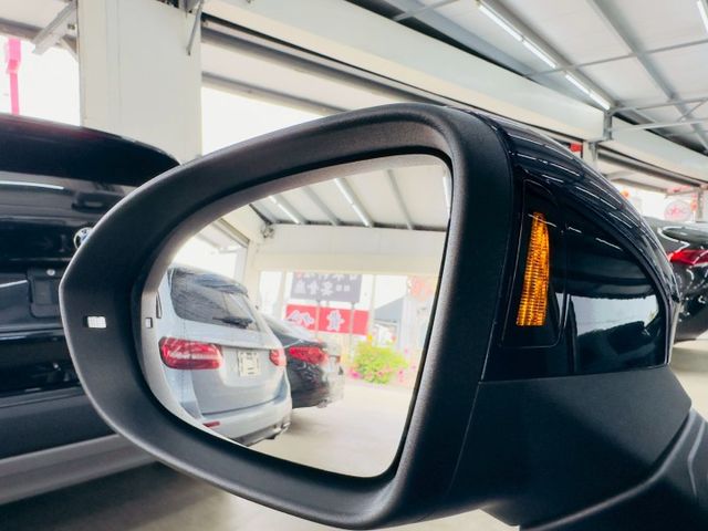 R-Line 原版件 原廠保固 配備~天窗/ACC/無線充電座/HK音響/HUD/電尾門 (北安店)  第17張相片