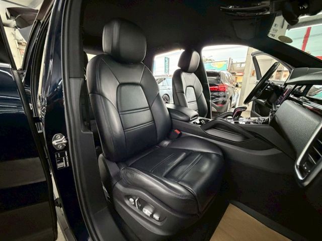 原版件 19年式~I-KEY/雙記憶椅/換檔撥片/倒車顯影/導航/電尾門/LED頭燈 (北安店)  第6張相片