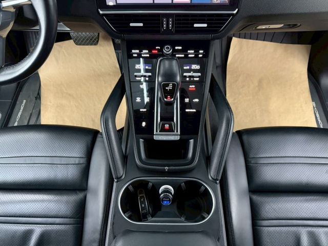 原版件 19年式~I-KEY/雙記憶椅/換檔撥片/倒車顯影/導航/電尾門/LED頭燈 (北安店)  第13張相片