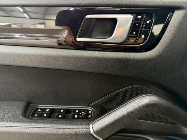 原版件 19年式~I-KEY/雙記憶椅/換檔撥片/倒車顯影/導航/電尾門/LED頭燈 (北安店)  第14張相片