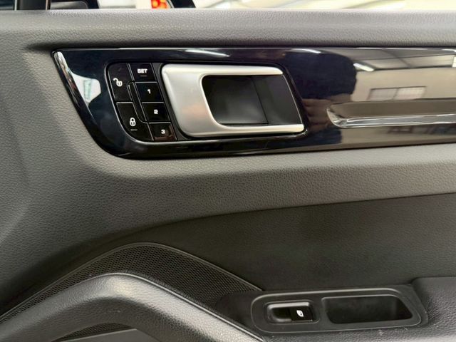 原版件 19年式~I-KEY/雙記憶椅/換檔撥片/倒車顯影/導航/電尾門/LED頭燈 (北安店)  第15張相片