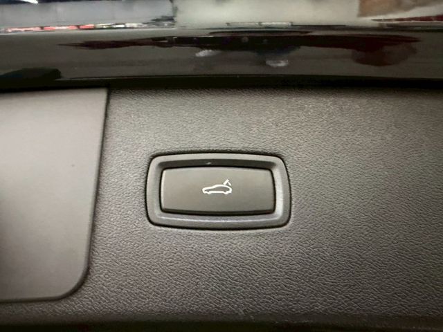 原版件 19年式~I-KEY/雙記憶椅/換檔撥片/倒車顯影/導航/電尾門/LED頭燈 (北安店)  第16張相片