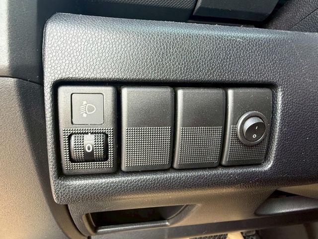 尊爵型 原版件 配備~單電動椅/天窗/單電動椅/倒車顯影/導航/電動後視鏡 (海佃店)  第16張相片