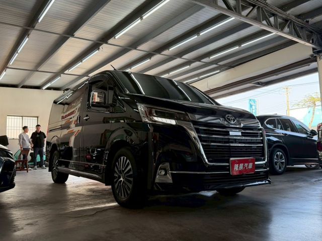 9人座 旗艦版 原版件 配備~I-KEY/環景/ACC/雙電動滑門/車道偏移/盲點/導航/電動後視鏡  第2張相片