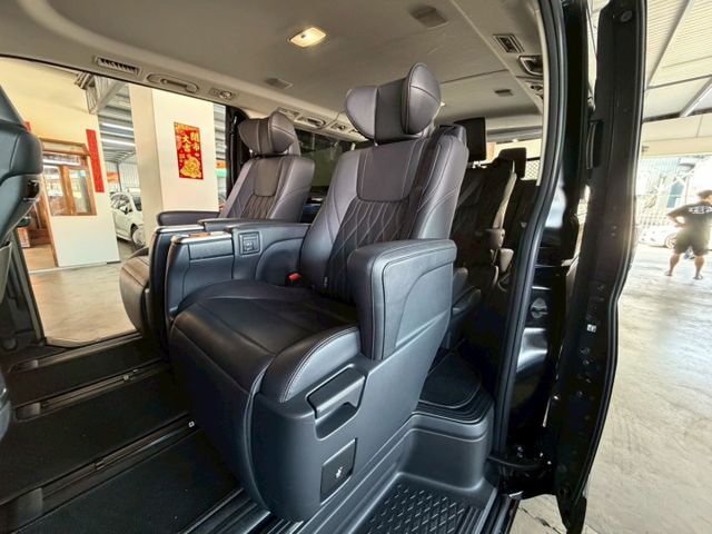 9人座 旗艦版 原版件 配備~I-KEY/環景/ACC/雙電動滑門/車道偏移/盲點/導航/電動後視鏡  第4張相片