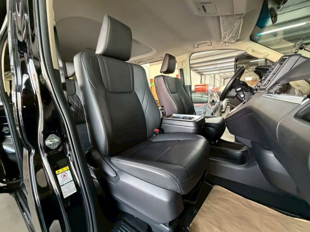 9人座 旗艦版 原版件 配備~I-KEY/環景/ACC/雙電動滑門/車道偏移/盲點/導航/電動後視鏡  第6張相片