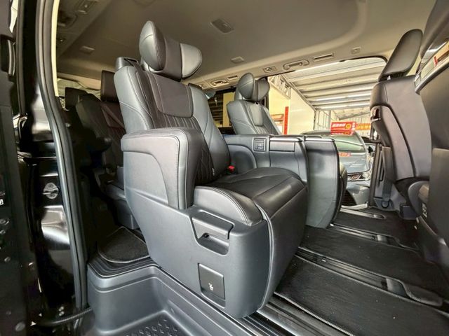 9人座 旗艦版 原版件 配備~I-KEY/環景/ACC/雙電動滑門/車道偏移/盲點/導航/電動後視鏡  第7張相片