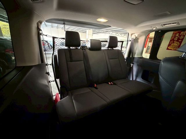 9人座 旗艦版 原版件 配備~I-KEY/環景/ACC/雙電動滑門/車道偏移/盲點/導航/電動後視鏡  第9張相片