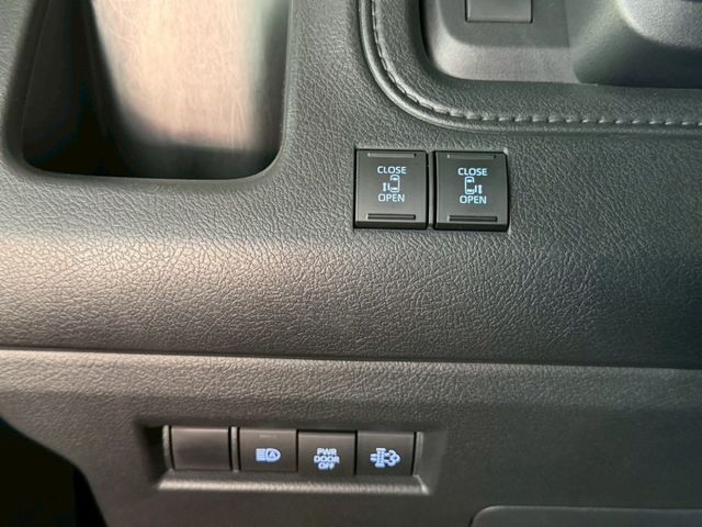 9人座 旗艦版 原版件 配備~I-KEY/環景/ACC/雙電動滑門/車道偏移/盲點/導航/電動後視鏡  第16張相片