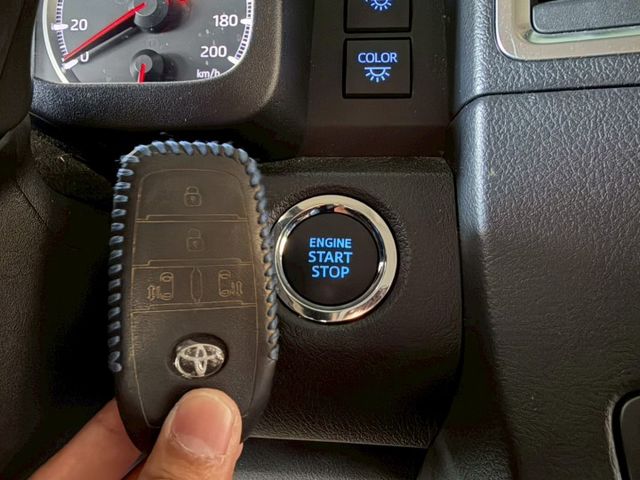 9人座 旗艦版 原版件 配備~I-KEY/環景/ACC/雙電動滑門/車道偏移/盲點/導航/電動後視鏡  第18張相片