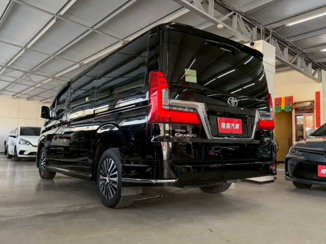 9人座 旗艦版 原版件 配備~I-KEY/環景/ACC/雙電動滑門/車道偏移/盲點/導航/電動後視鏡  第20張相片